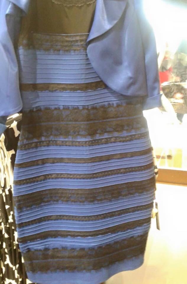 Ce culoare are rochia?